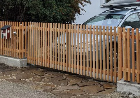 Schiebetor mit Aufdopplung Lattenzaun