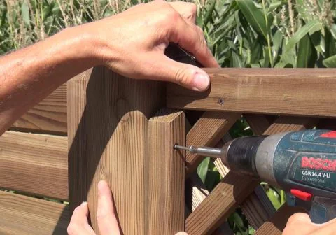 Montage der Felder zwischen den Stehern