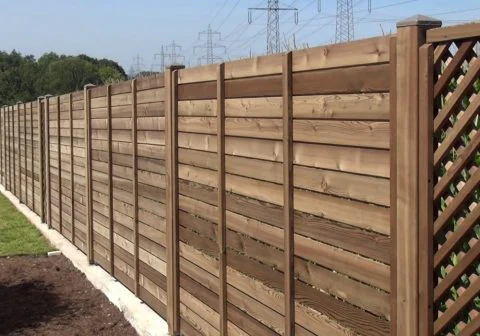 Abgeschlossene Montage der Sichtschutzfelder