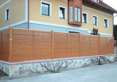 Eleganter Sichtschutzzaun Jalousie