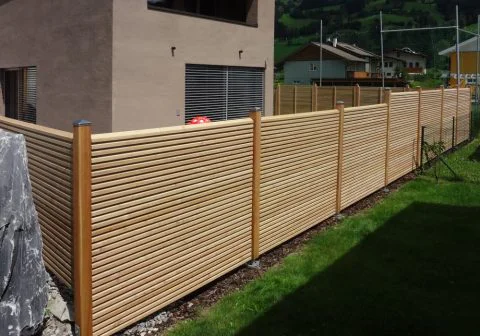 Sichtschutzzaun waagrecht - elegant und formschön