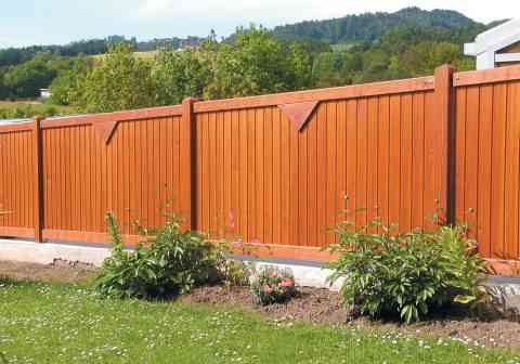 Formschöne Sichtschutzwand aus Lärchenholz