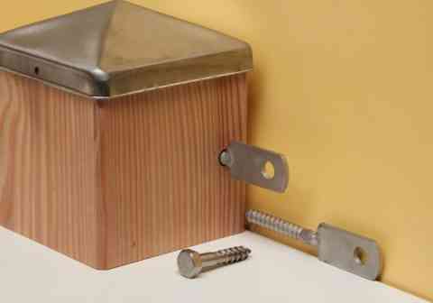 Befestigung der Felder mit Schraublaschen