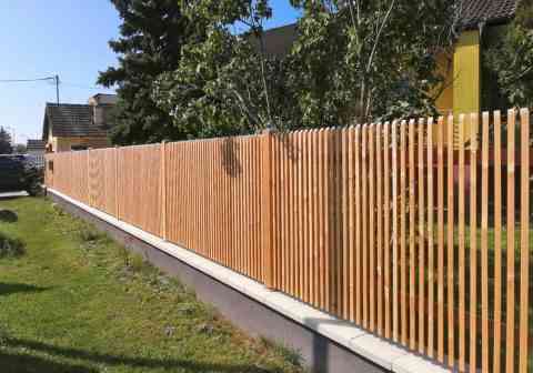 Sichtschutz senkrecht schmalseitig montiert