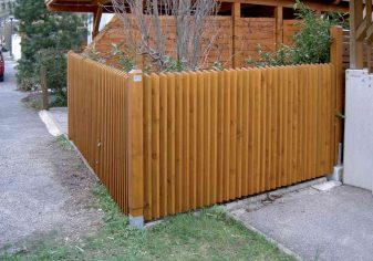 Sichtschutz senkrecht schmalseitig mit Oberfläche Lasur