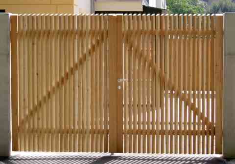 Sichtschutz senkrecht schmalseitig als Tor