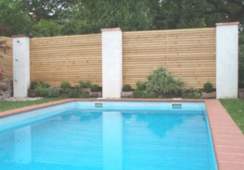 Sichtschutzzaun waagrecht aus Lärchenholz