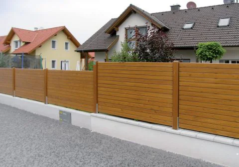 Sichtschutz waagrecht mit lasierter Oberfläche