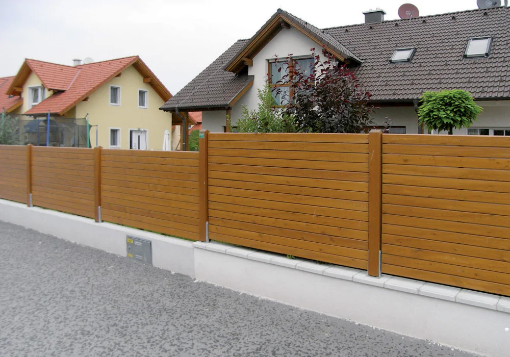 Sichtschutz waagrecht mit lasierter Oberfläche