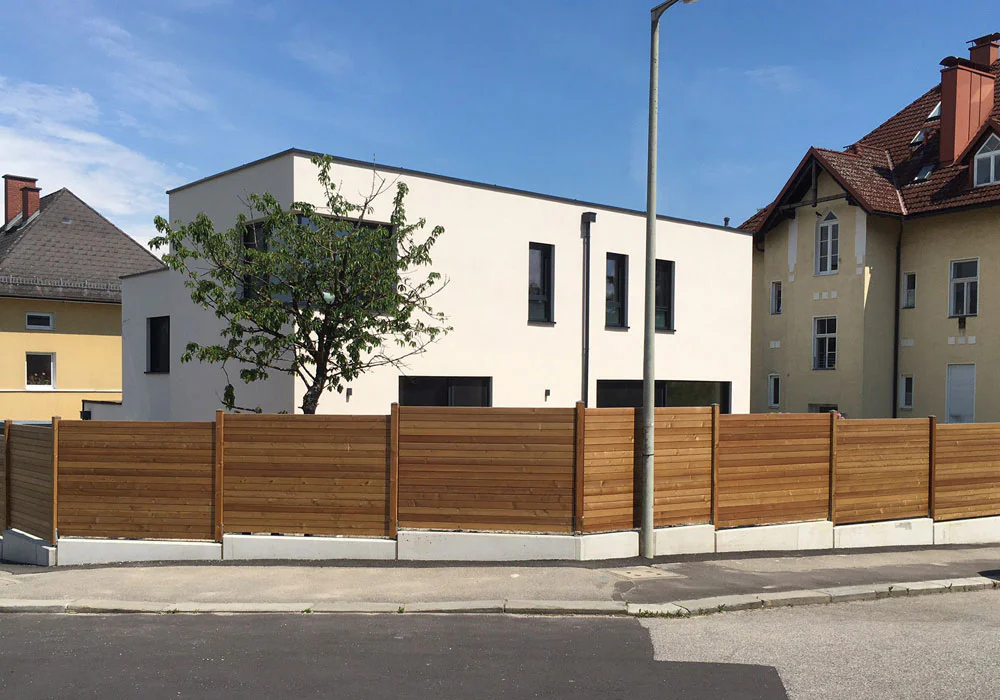 Zeitlos schöner Sichtschutz waagrecht