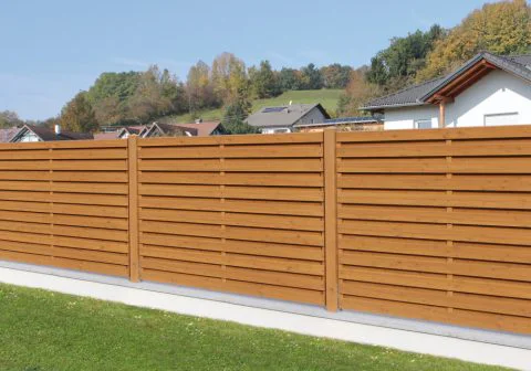 Sichtschutzzaun waagrecht in blickdichter Ausführung