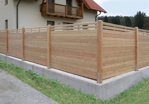 Sichtschutz mit oberen Lamellen luftig