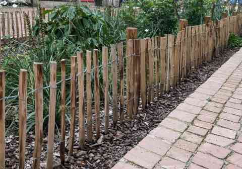 Staketenzaun - Montage stumpfes Ende oben Verletzungsgefahr geringer, Lebensdauer kürzer