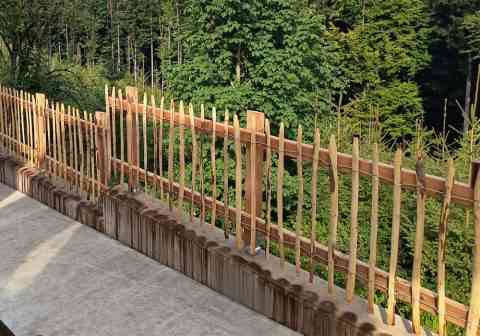 Auswaschung Tannin bei neu montierten Staketenzäunen