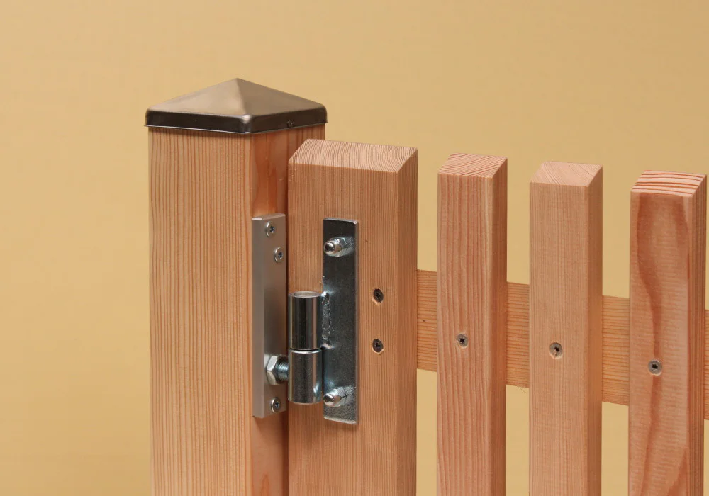 Türbefestigung – Lärchenholz