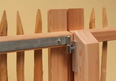 Gartentor mit Bodenverriegelung