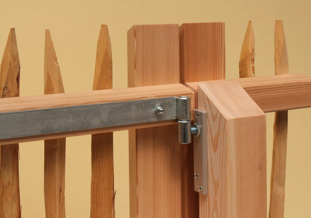 Gartentor mit Bodenverriegelung