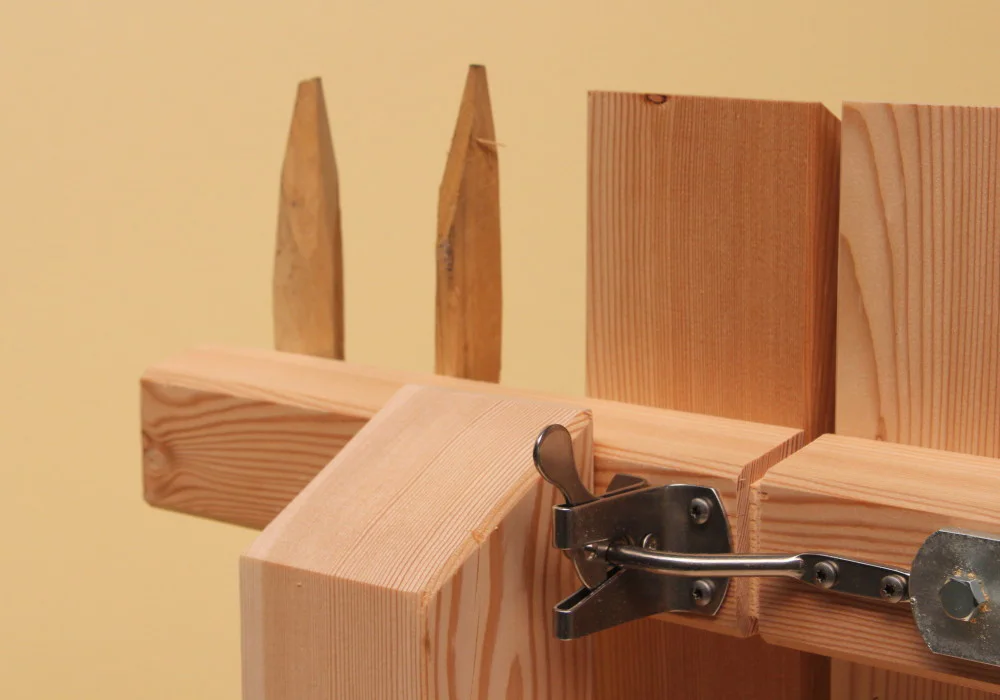 Klappriegel als Torverschluss