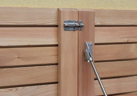 Fixierstange bei 2-flügeligem Tor