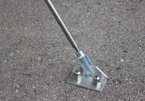 Fixierstange bei 2-flügeligem Tor