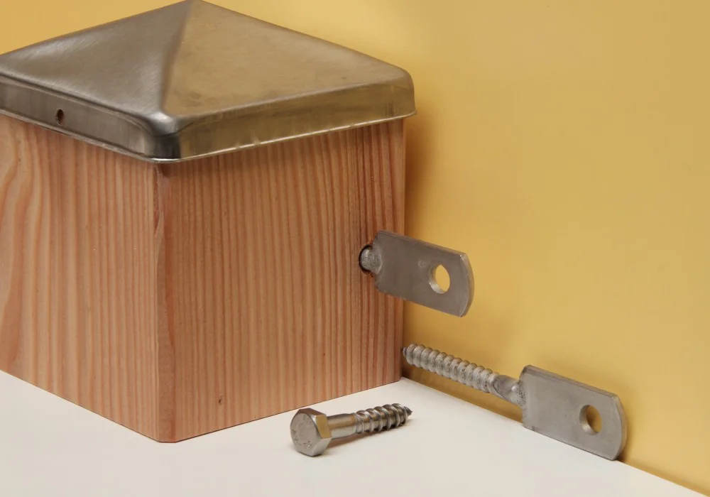 Schraublasche zur Befestigung der Zaunfelder