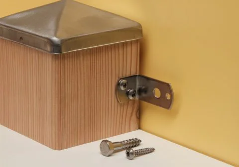 Montagewinkel zur Befestigung der Zaunfelder