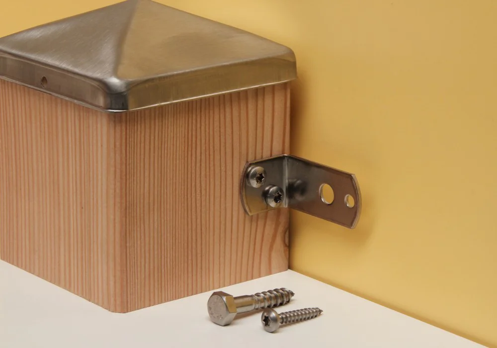 Montagewinkel zur Befestigung der Zaunfelder