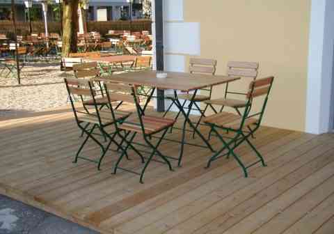 Holzboden aus Lärche für Gastgarten