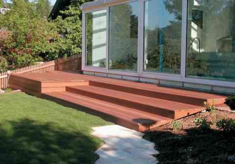 Terrassenboden Bangkirai stufig verlegt