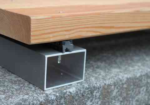 Terrassenboden auf Gitterleiste