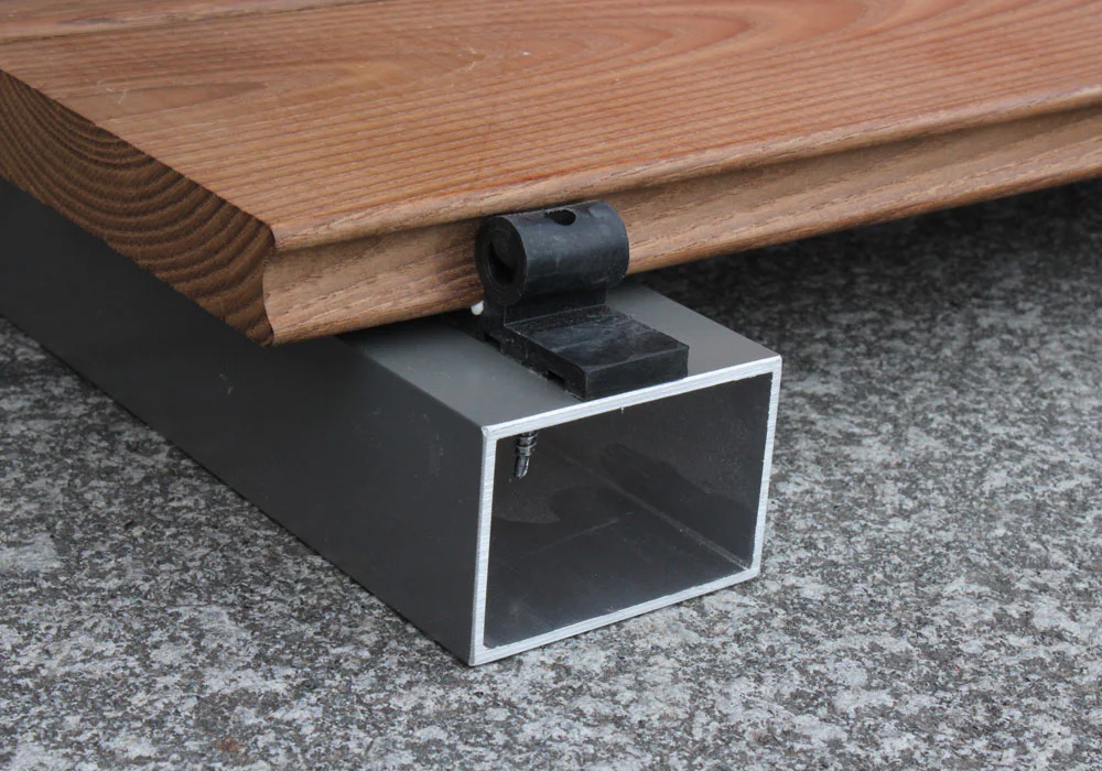 Terrassenboden Thermoesche auf Gitterleiste