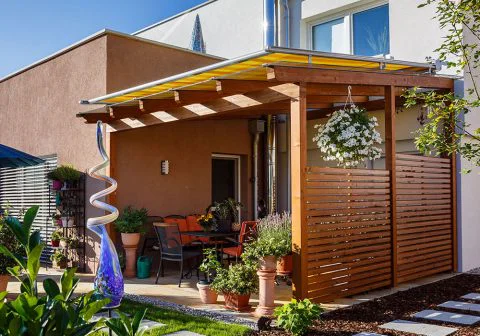 Überdachung mit obenliegender Beschattung (bauseits)