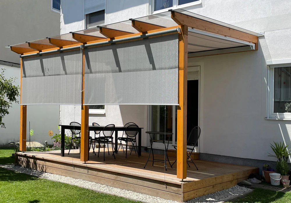 Überdachung mit innenliegender und frontseitiger Beschattung (bauseits)