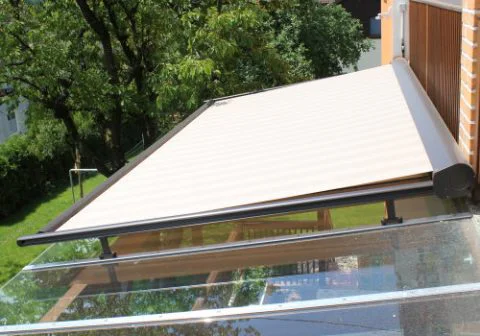 Detailansicht Überdachung mit obenliegender Beschattung