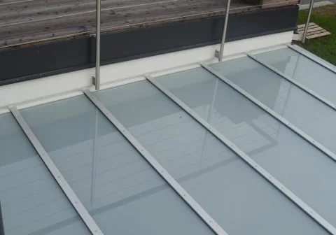 Detailansicht Verbundsicherheitsglas mit mattweißer Folie