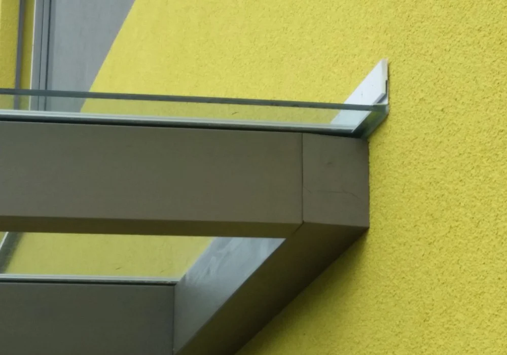 Detailfoto Abschluss mit Aluleiste 2-geteilt