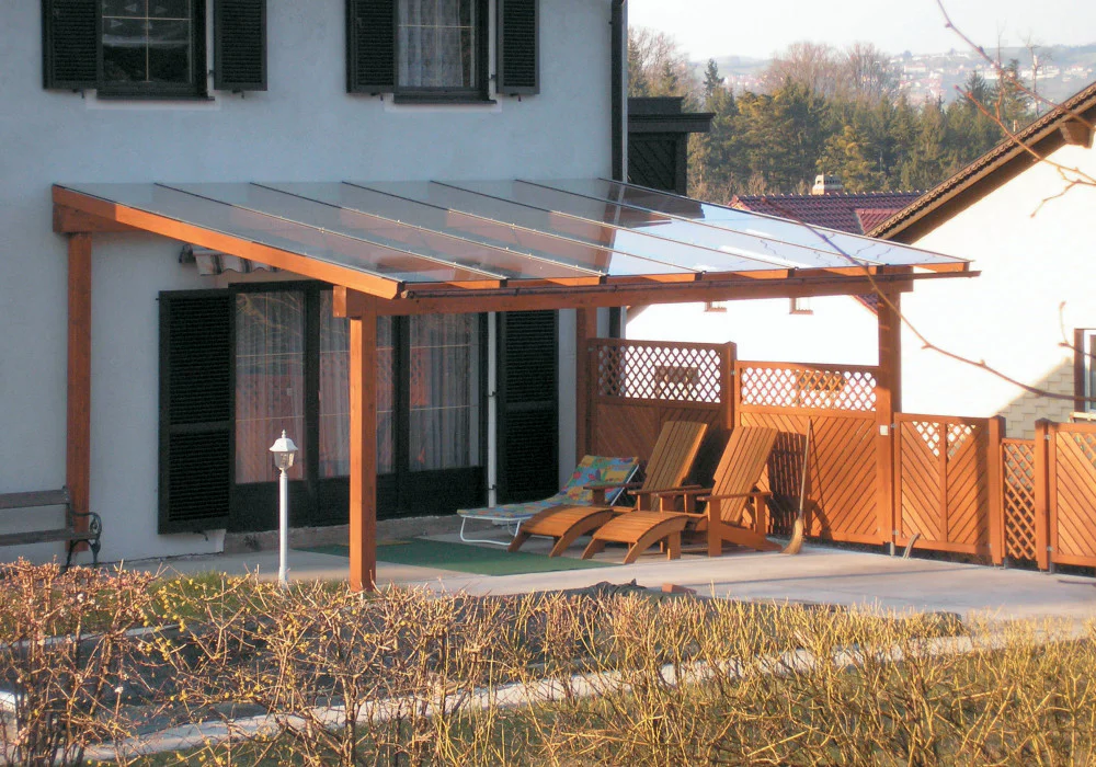 Terrassenüberdachung mit integriertem Sichtschutz